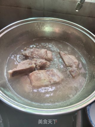排骨药膳汤的做法步骤：2