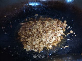 肉末榨菜炒红辣椒的做法步骤：4
