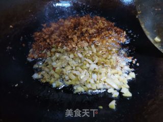 肉末榨菜炒红辣椒的做法步骤：5