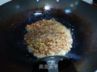 肉末榨菜炒红辣椒的做法步骤：6