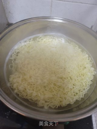 酱油炒面的做法步骤：2