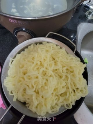 酱油炒面的做法步骤：3