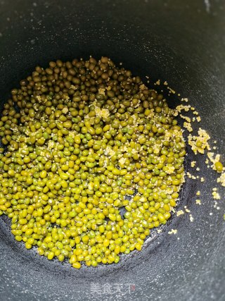 绿豆小米粥的做法步骤：1