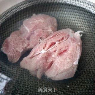 巴楚菌精肉汤的做法步骤：3