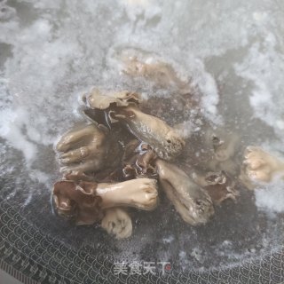 巴楚菌精肉汤的做法步骤：7