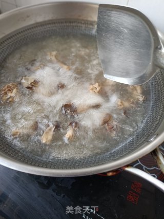 巴楚菌精肉汤的做法步骤：8