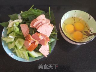 黄瓜菠菜炒鸡蛋的做法步骤：1
