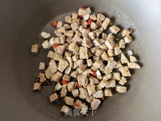 黄瓜牛肉炒藜麦饭的做法步骤：5