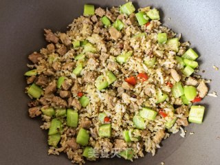 黄瓜牛肉炒藜麦饭的做法步骤：11