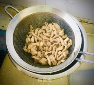 杏鲍菇炒过油肉的做法步骤：1