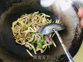 杏鲍菇炒过油肉的做法步骤：6