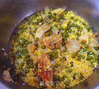清淡美食——绿豆百合冰糖粥的做法步骤：2