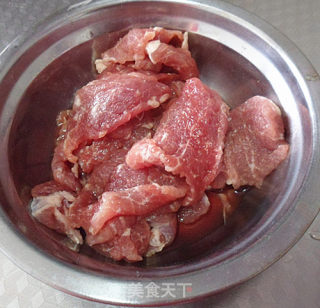 清淡美食——荔枝咕咾肉的做法步骤：1