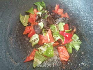 木耳番茄炒鸡蛋的做法步骤：4