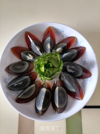 浇汁松花蛋的做法步骤：2