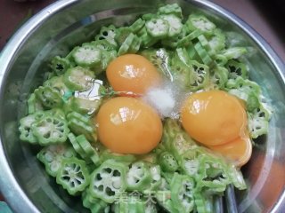 秋葵煎蛋的做法步骤：3