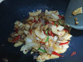 杏鲍菇炒肉的做法步骤：8