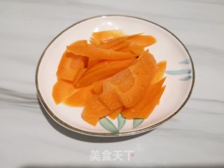 降压低脂：西芹炒香干的做法步骤：2