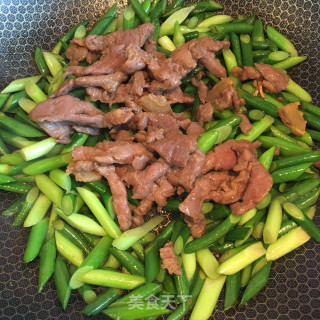 牛柳炒蒜苔的做法步骤：6