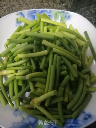 蒜苔炒肉的做法步骤：1
