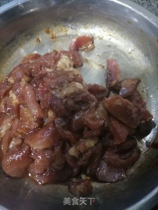蒜苔炒肉的做法步骤：2
