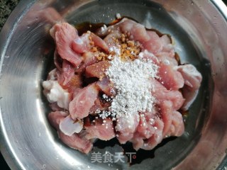 辣椒炒肉的做法步骤：2