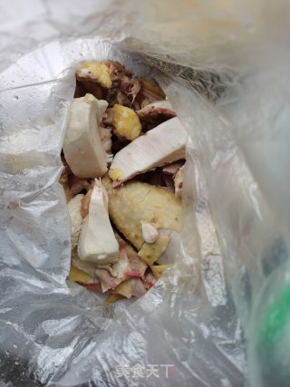 土豆焖鸡的做法步骤：1