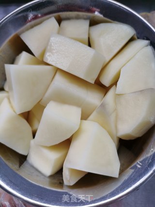土豆焖鸡的做法步骤：3