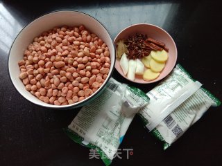 盐焗花生的做法步骤：1