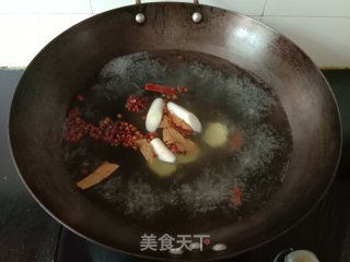 盐焗花生的做法步骤：3
