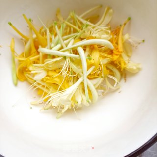 金银花蜜枣的做法步骤：2