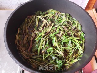 香椿炒鸡蛋的做法步骤：1