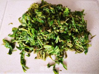 香椿炒鸡蛋的做法步骤：3