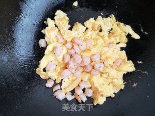 虾仁炒鸡蛋的做法步骤：9