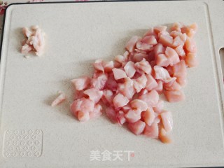 照烧鸡丁的做法步骤：1