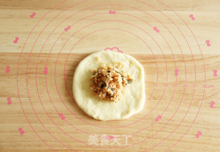 夏日烘焙，快手整形 | 沙拉酱肉松花型餐包的做法步骤：9