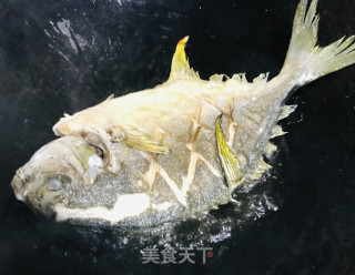 红烧鲳鱼的做法步骤：3