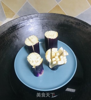 ￼￼蒸茄花肉末的做法步骤：3