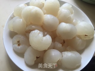 鲜榨荔枝汁的做法步骤：3