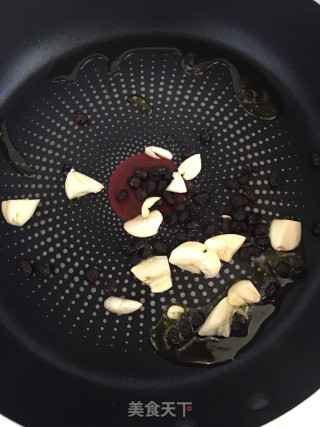 豆豉辣椒炒蒜苔的做法步骤：6