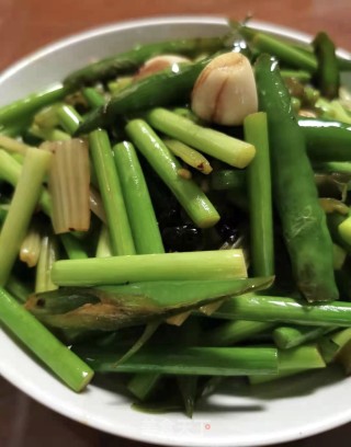 豆豉辣椒炒蒜苔的做法步骤：10