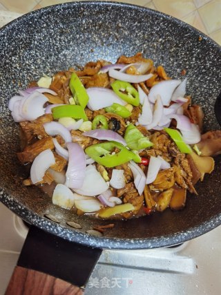 笋干焖鸡的做法步骤：16