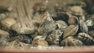 臻鲜·爆炒花甲的做法步骤：4