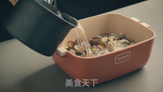 臻鲜·爆炒花甲的做法步骤：7