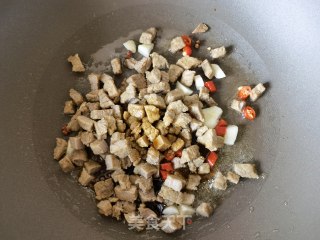 牛肉豇豆炒藜麦饭的做法步骤：8