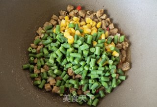 牛肉豇豆炒藜麦饭的做法步骤：10