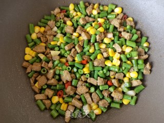 牛肉豇豆炒藜麦饭的做法步骤：11