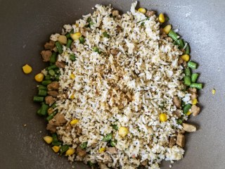 牛肉豇豆炒藜麦饭的做法步骤：13