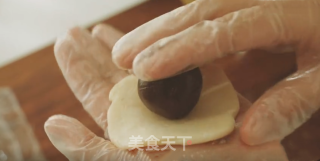 自制爸爸糖同款蛋黄酥团圆酥的做法步骤：11
