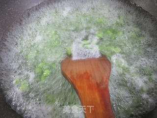 肉丝榨菜丝炒毛豆的做法步骤：3